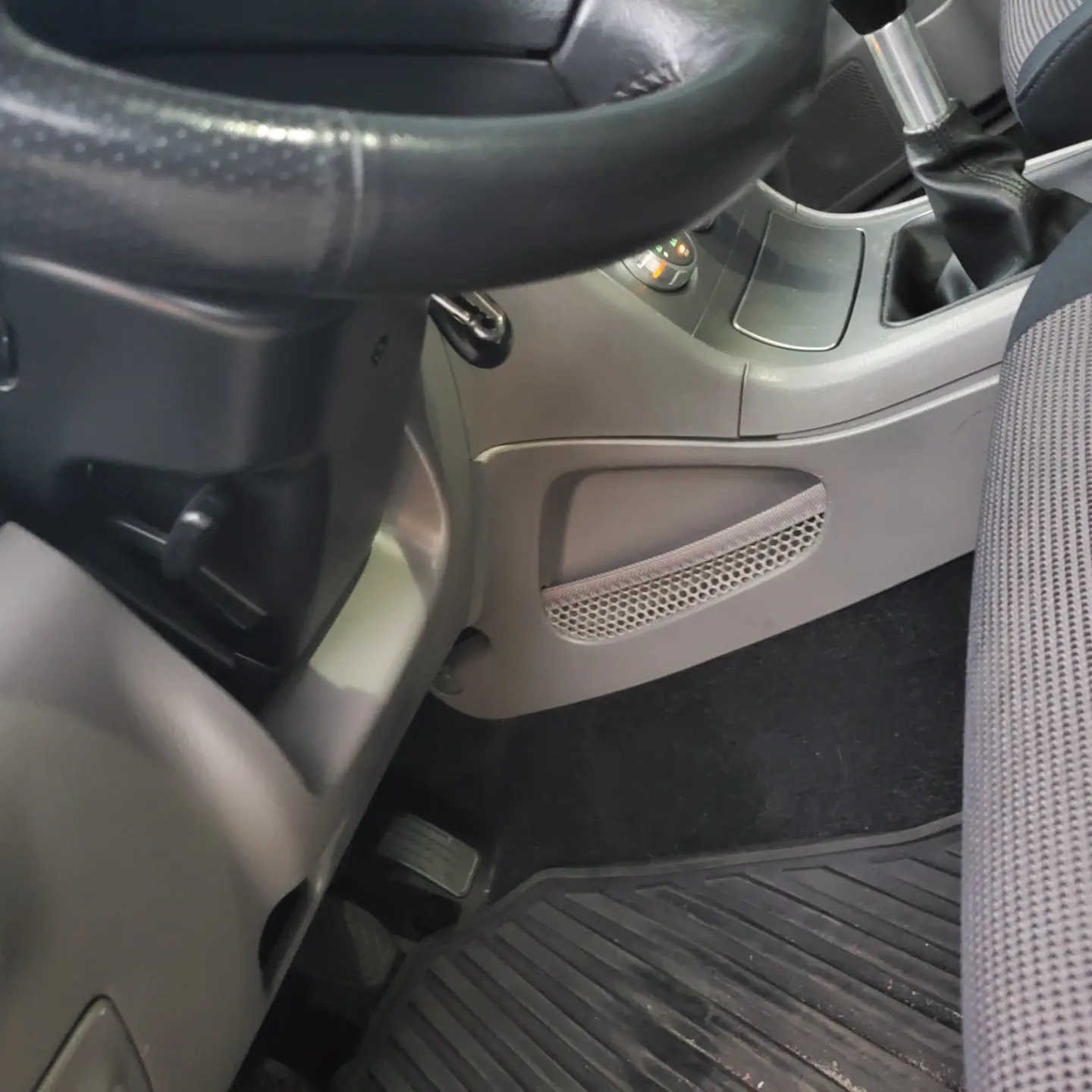 subaru forester center console pocket