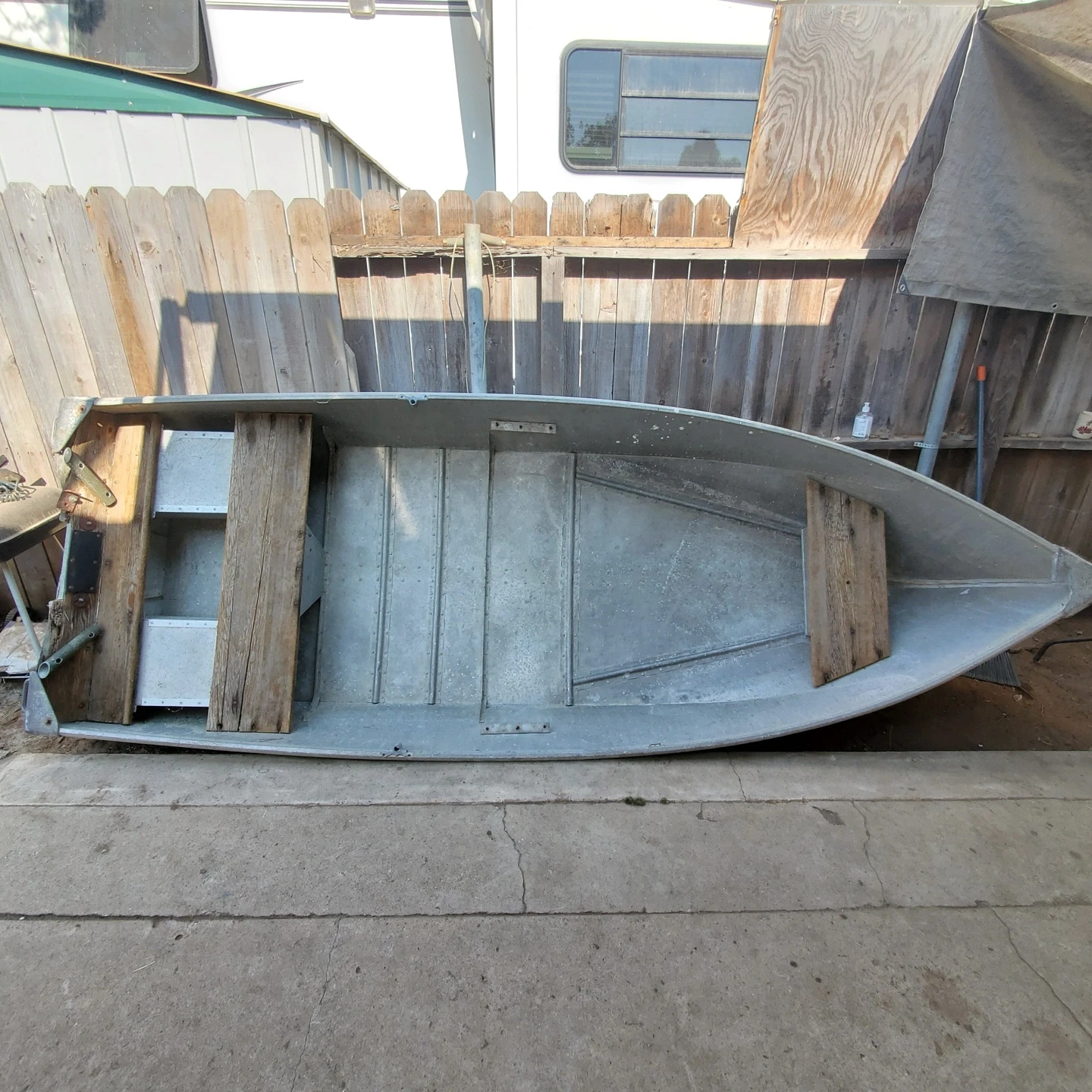 12 foot jon boat needs repair