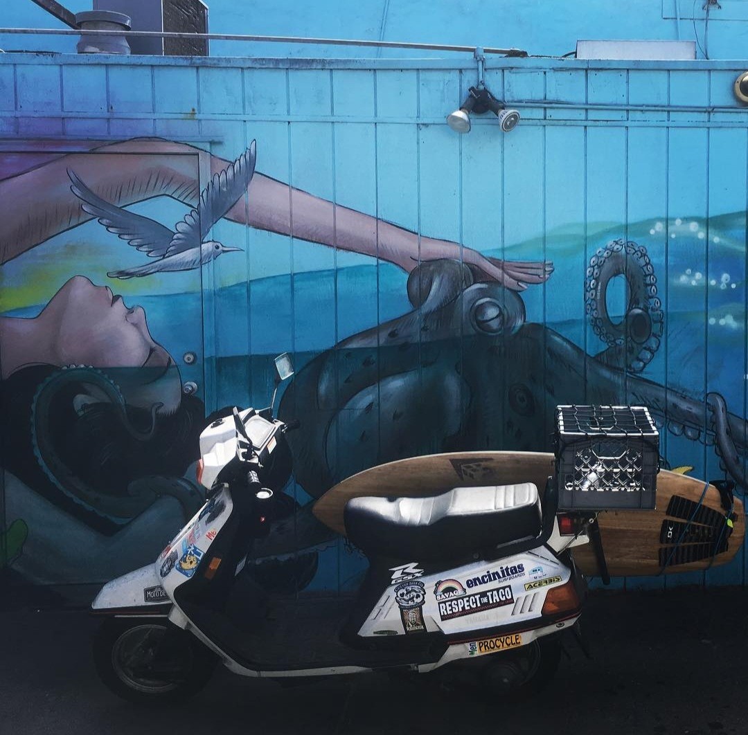 2001 Yamaha Riva 150 White with Brown Surfboard Blue Background